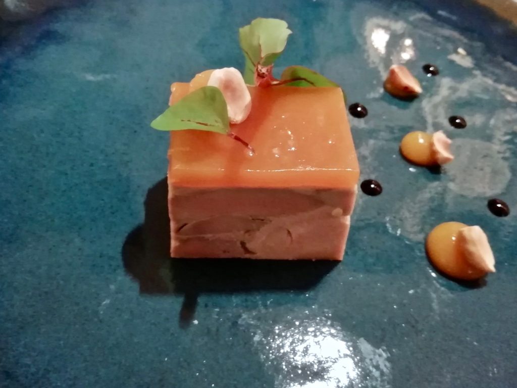 Mi-cuit de foie gras et son confit passion